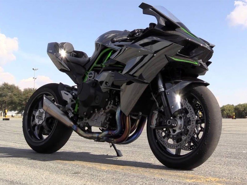 Yamaha R15 V4 – A Sporty and Powerful Ride